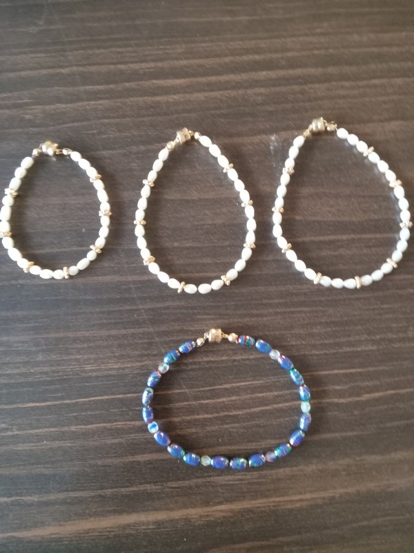 picture of single strand pearl and bead bracelets with magnetic clasps